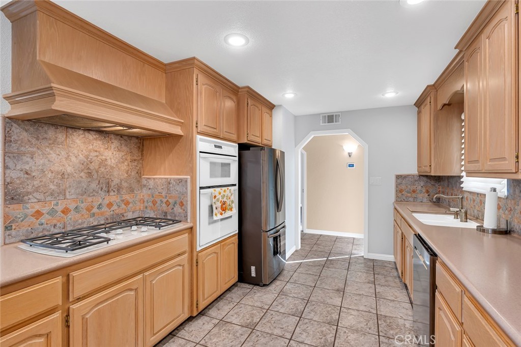 1095 Robinson Drive Merced, CA 95340 - Photo 6 of 50