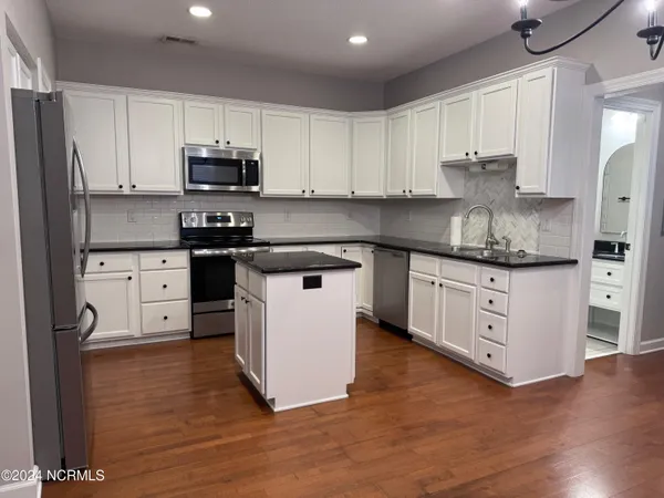 $2,200 | 255 East Delaware Avenue, Unit A, Southern Pines, NC 28387