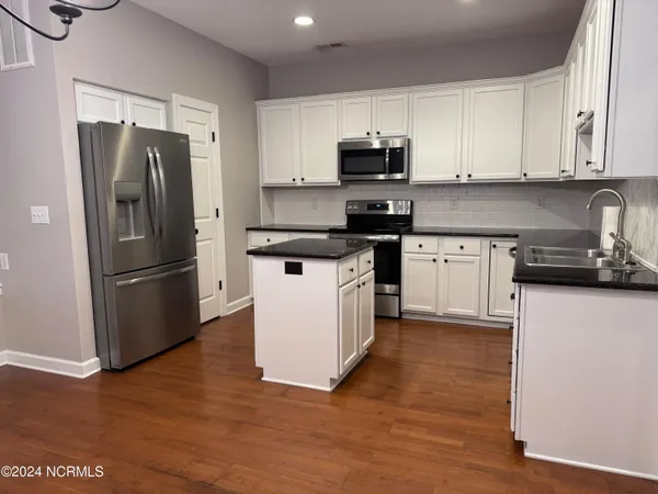 $2,200 | 255 East Delaware Avenue, Unit A, Southern Pines, NC 28387