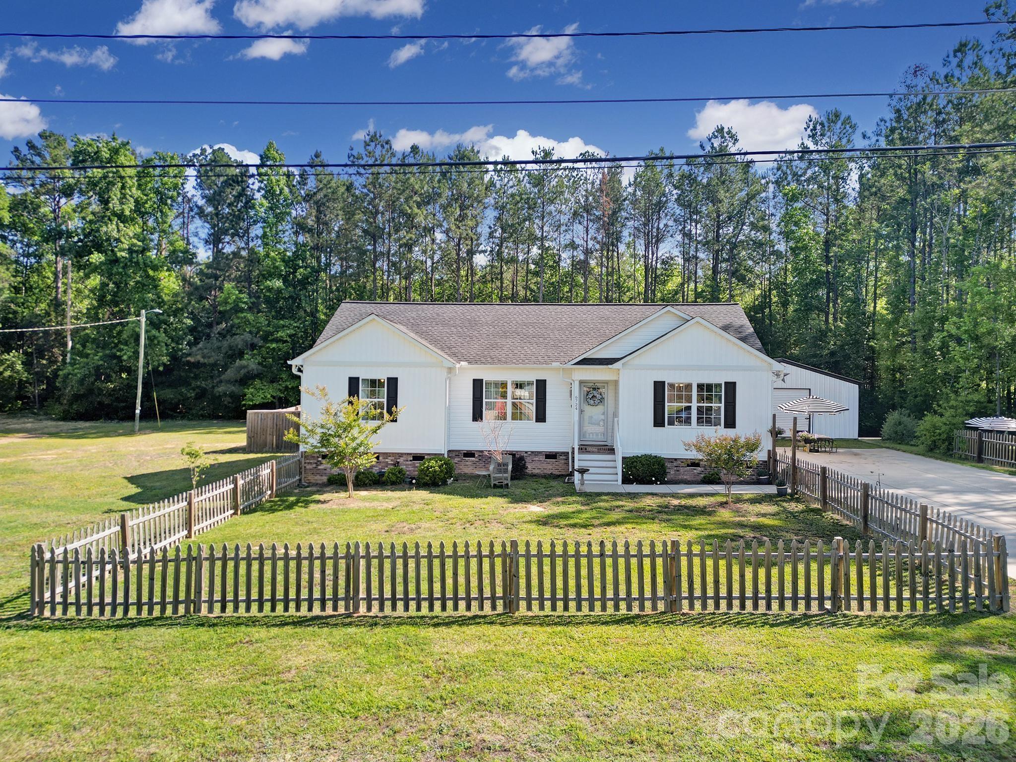 6724 State Rd S-29-555 Kershaw, SC 29067 - Photo 2 of 28
