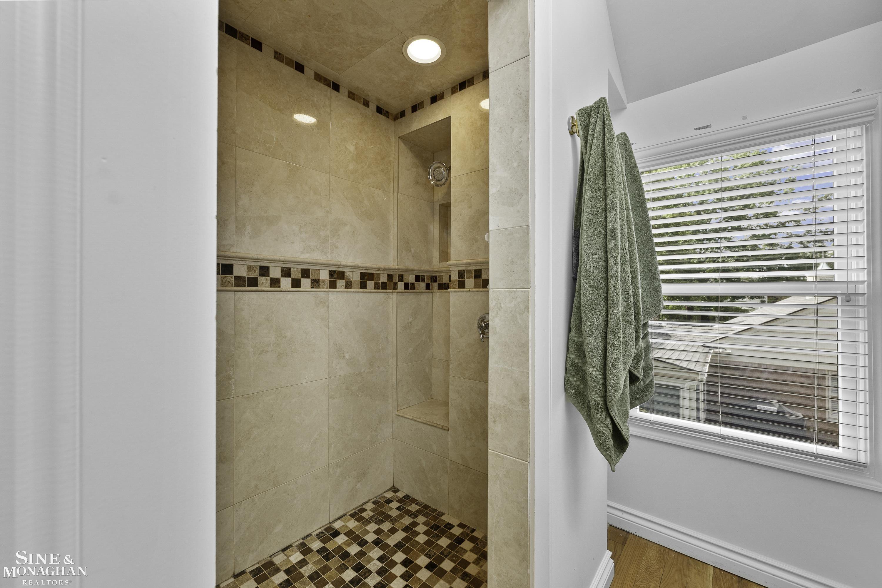 328 Touraine Road Grosse Pointe, MI 48236 - Photo 21 of 54 50156202-520bfe6d-c6de-4314-b9ea-d88a19913759.JPG