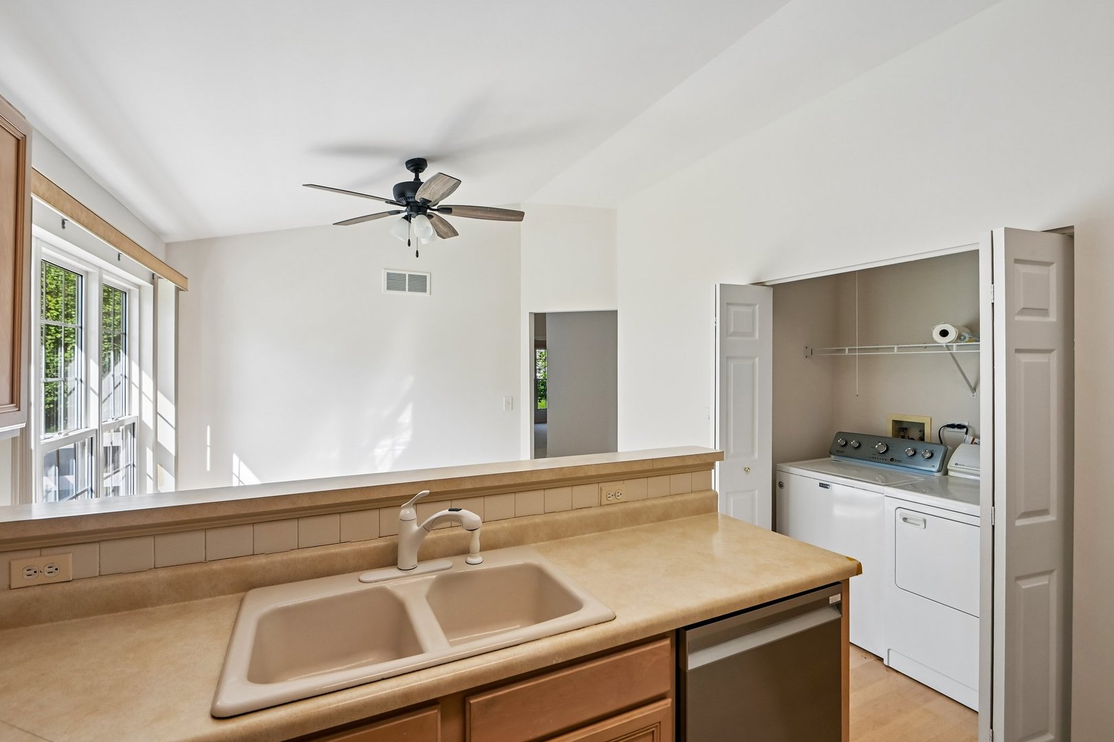 298 Haber Road Cary, IL 60013 - Photo 10 of 39 Gallery Image 10