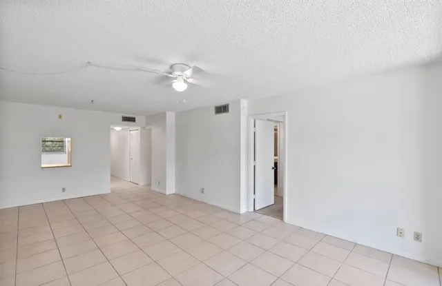 $1,999 | 367 South Federal Highway, Deerfield Beach, FL 33441