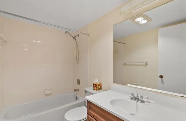 $1,999 | 367 South Federal Highway, Deerfield Beach, FL 33441