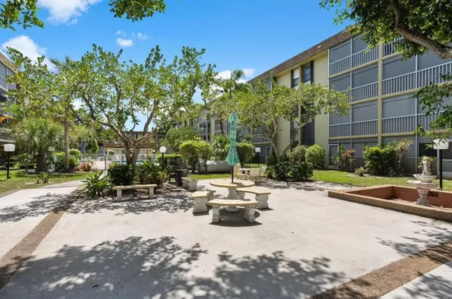 $1,999 | 367 South Federal Highway, Deerfield Beach, FL 33441