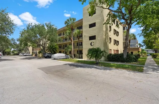 $1,999 | 367 South Federal Highway, Deerfield Beach, FL 33441
