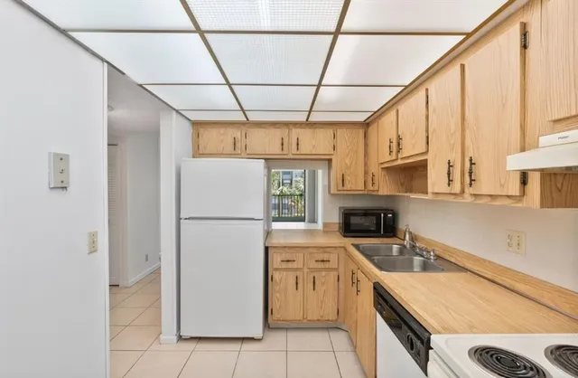 $1,999 | 367 South Federal Highway, Deerfield Beach, FL 33441