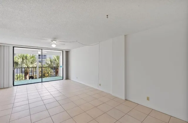 $1,999 | 367 South Federal Highway, Deerfield Beach, FL 33441