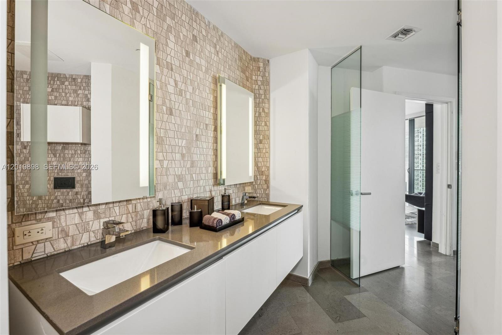 88 Southwest 7th Street, Unit 2111 Miami, FL 33130 - Photo 20 of 30