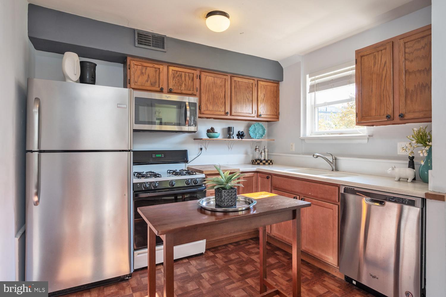 1009 First Street Alexandria, VA 22314 - Photo 10 of 31 Open Kitchen