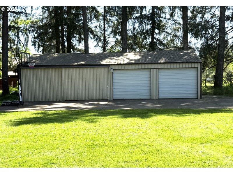 5203 Northeast 246th Street Ridgefield, WA 98642 - Photo 3 of 7 a view of a swimming pool