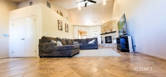 945 West Benson Avenue Ridgecrest, CA 93555 - Photo 4 of 32 Gallery Image 4