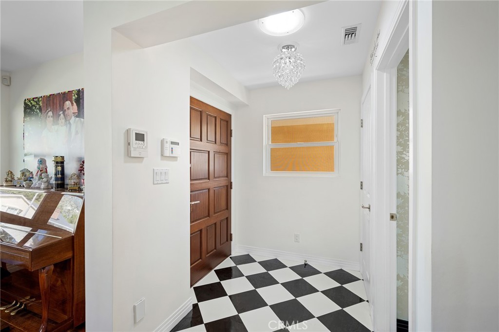 2040 West Kenneth Road Glendale, CA 91201 - Photo 7 of 64
