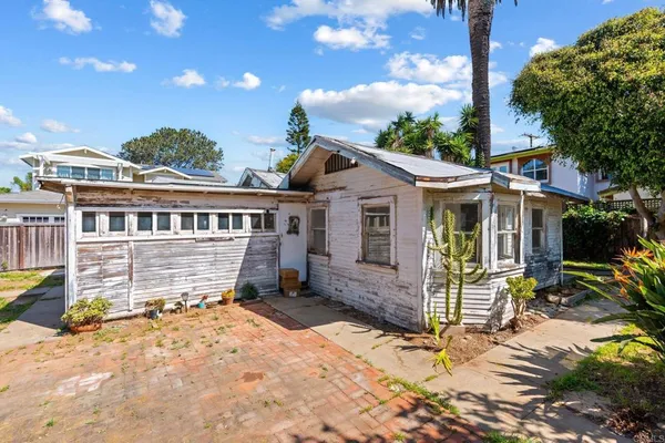 $1,799,000 | 940 Hermes Avenue, Encinitas, CA 92024