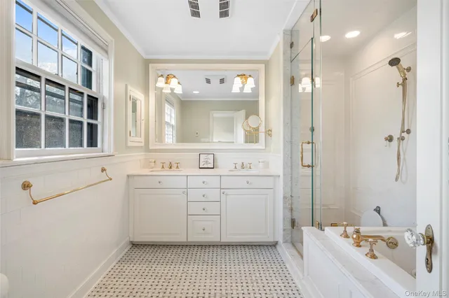 $2,675,000 | 290 Overlook Road, New Rochelle, NY 10804