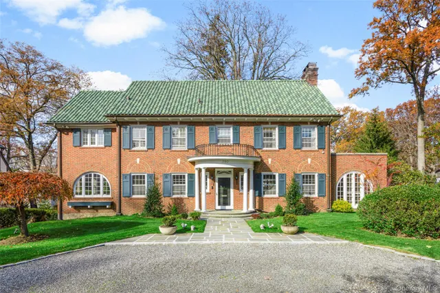 $2,675,000 | 290 Overlook Road, New Rochelle, NY 10804