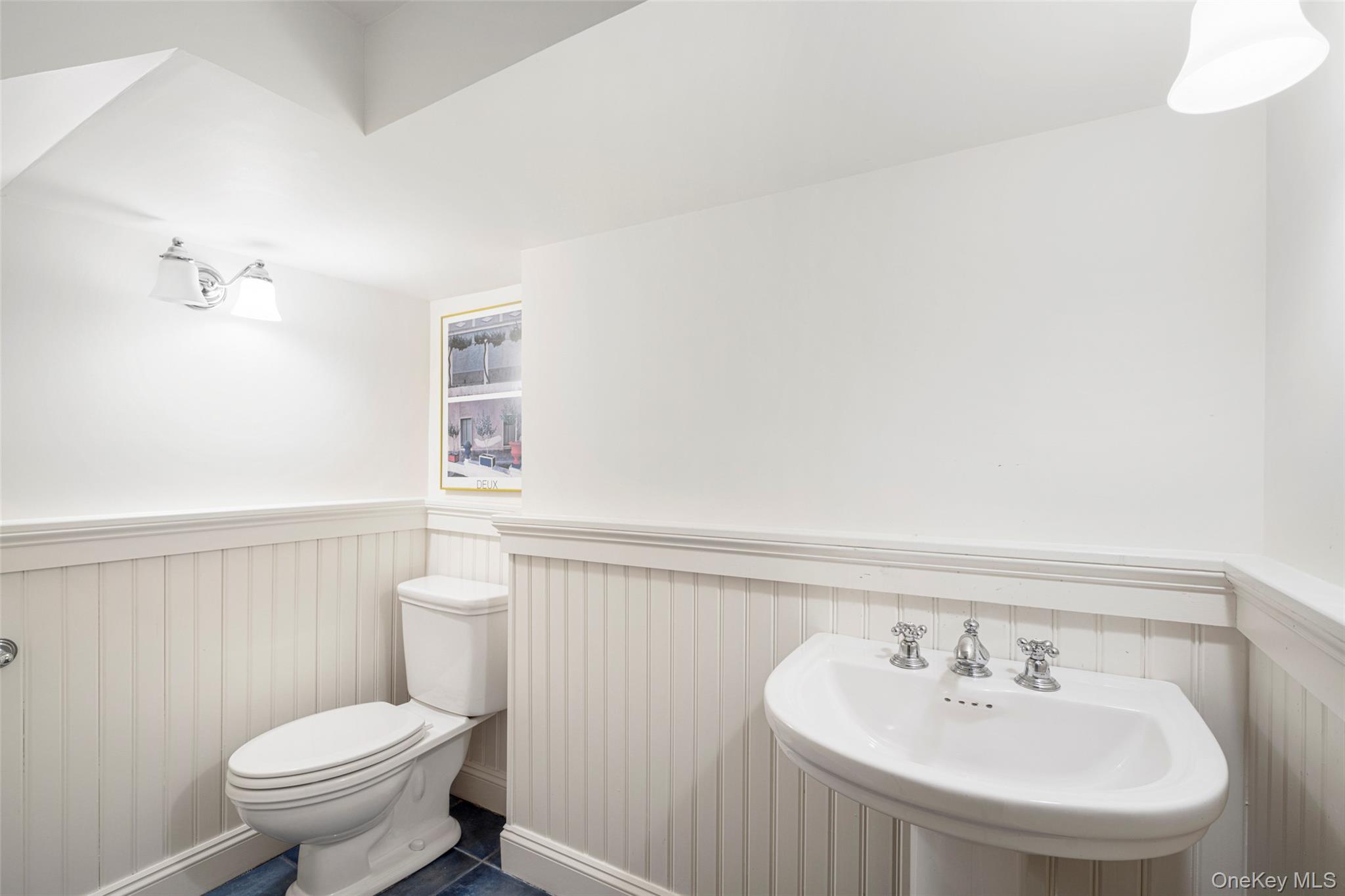 290 Overlook Road New Rochelle, NY 10804 - Photo 24 of 38 a bathroom with a sink a toilet and a mirror