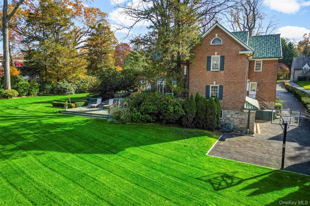$2,675,000 | 290 Overlook Road, New Rochelle, NY 10804