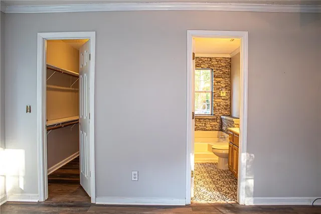 a view of an entryway of the house