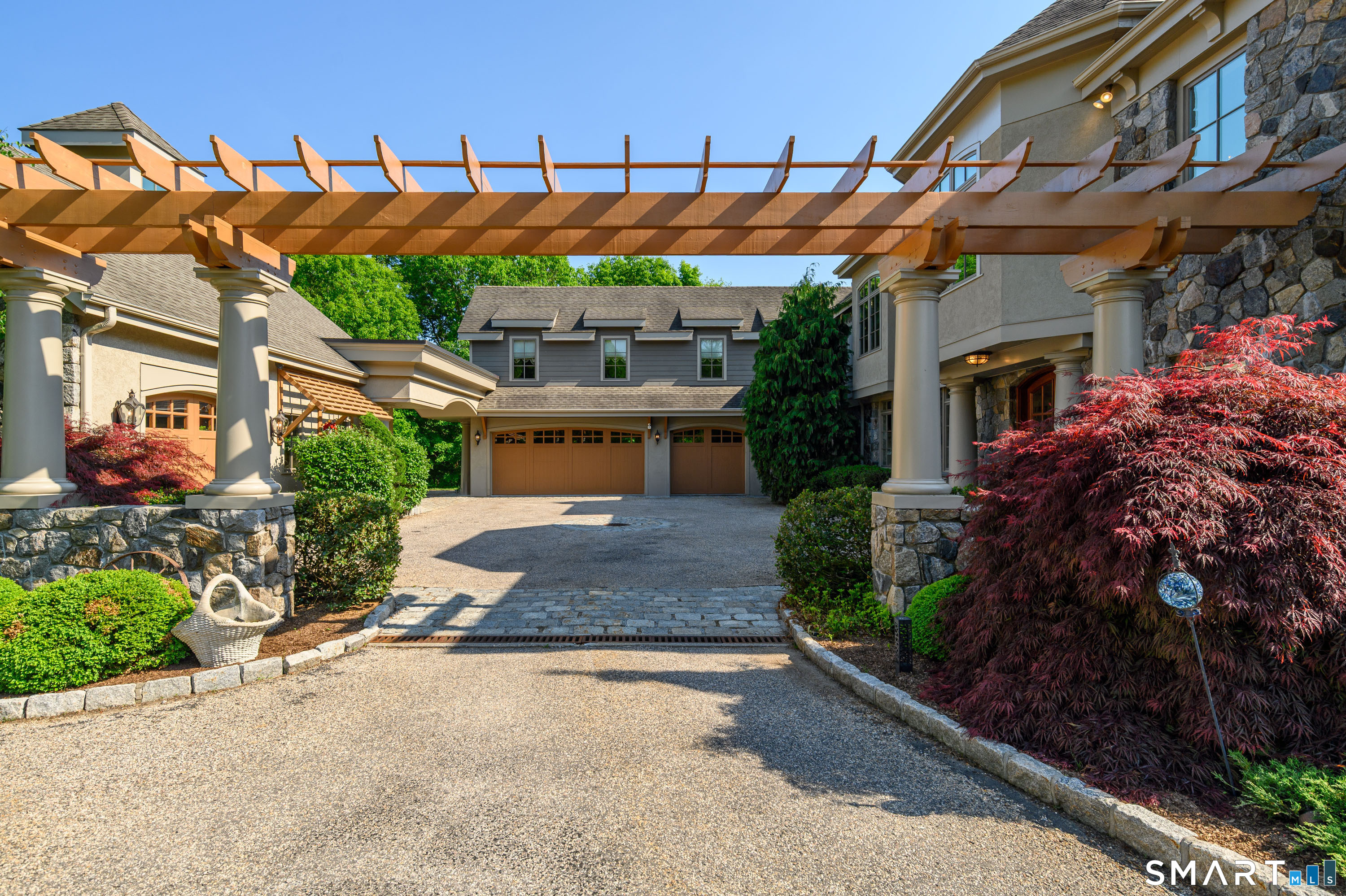 49 Middle River Road Danbury, CT 06811 - Photo 5 of 40