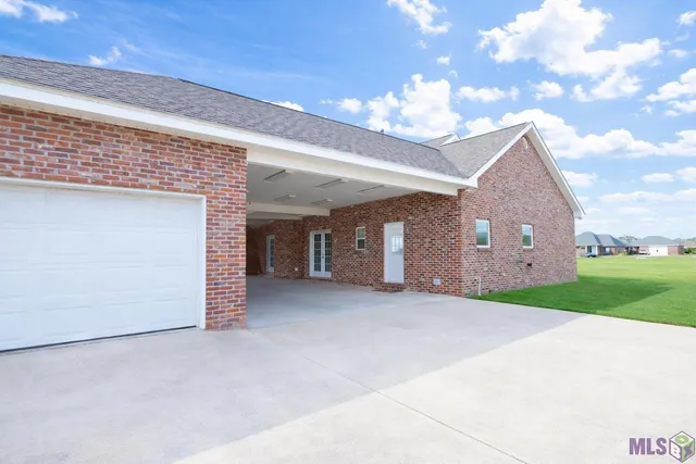 $575,000 | 314 Highway 20 Thibodaux La, Thibodaux, LA 70301