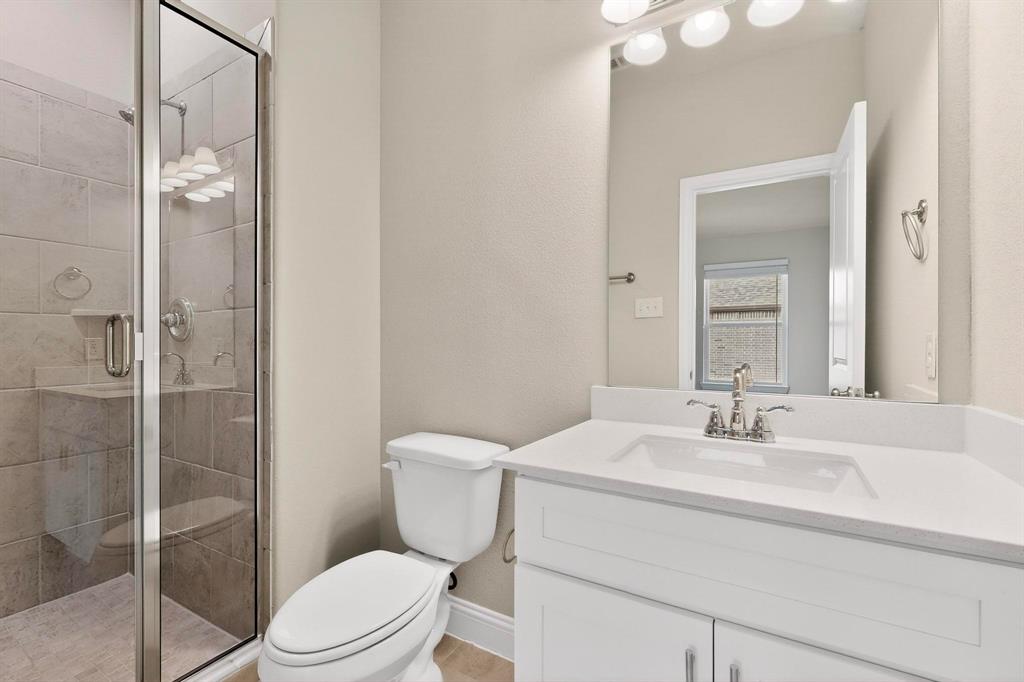 900 Heart Reef Road Plano, TX 75075 - Photo 26 of 40 a bathroom with a sink a toilet and shower