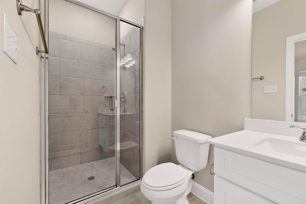 900 Heart Reef Road Plano, TX 75075 - Photo 27 of 40 a bathroom with a shower a toilet and a sink