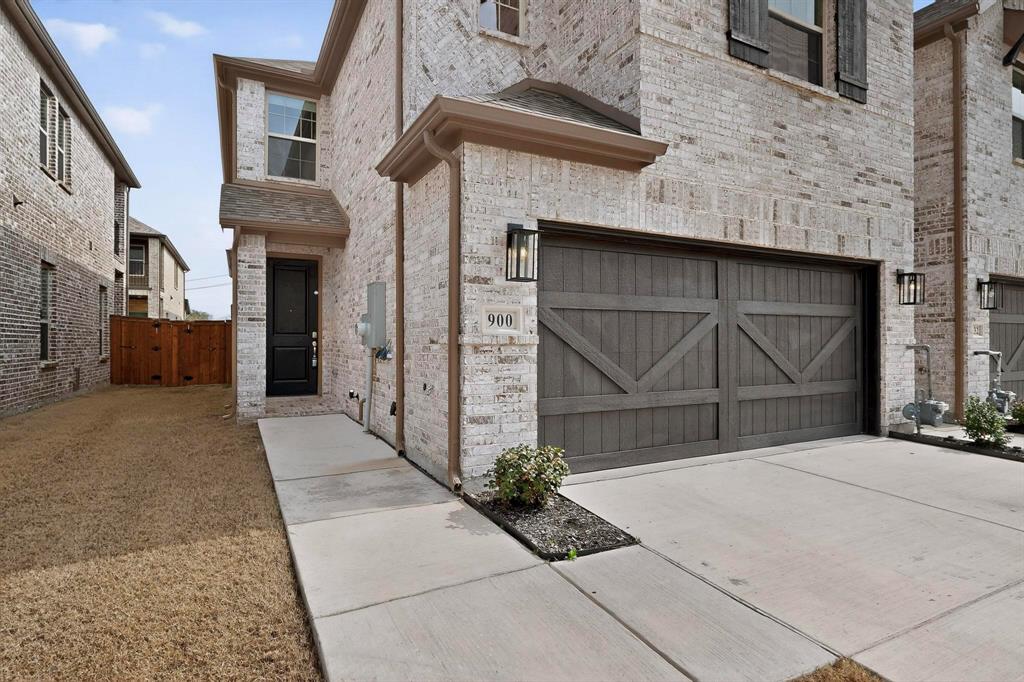 900 Heart Reef Road Plano, TX 75075 - Photo 4 of 40 a front view of a house with a garage