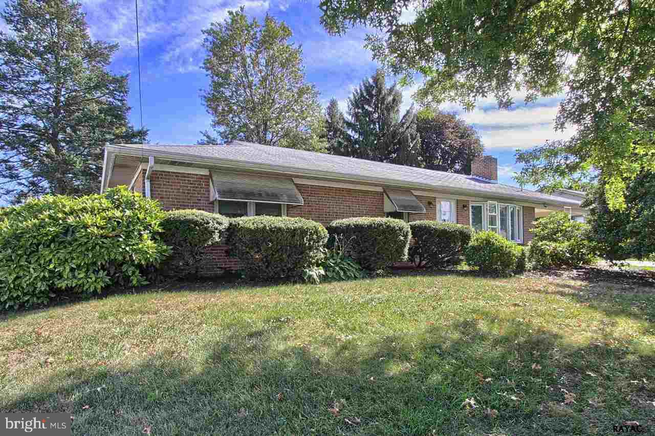 1670 Church Road York, PA 17408 - Photo 4 of 30