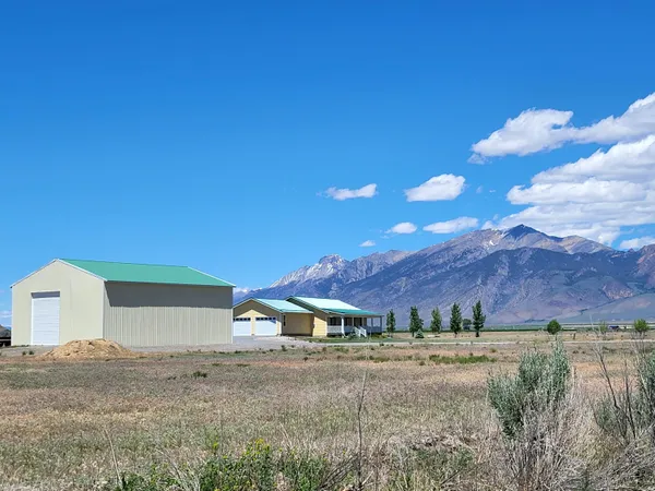 $647,000 | 3885 North 3850th Street West, Moore, ID 83255