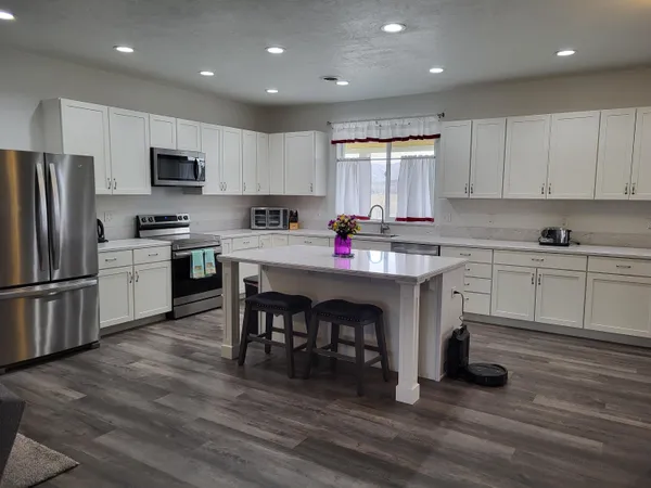 $647,000 | 3885 North 3850th Street West, Moore, ID 83255