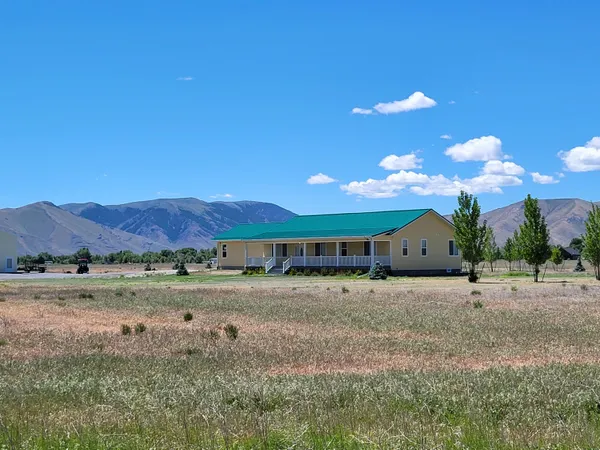 $647,000 | 3885 North 3850th Street West, Moore, ID 83255