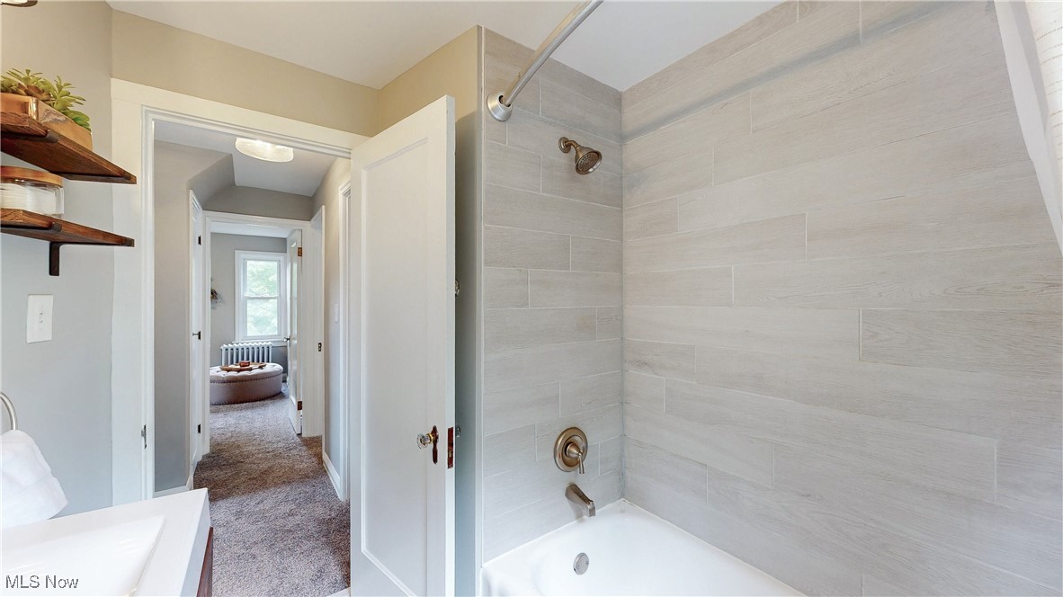 2431 Queenston Road Cleveland, OH 44118 - Photo 16 of 31