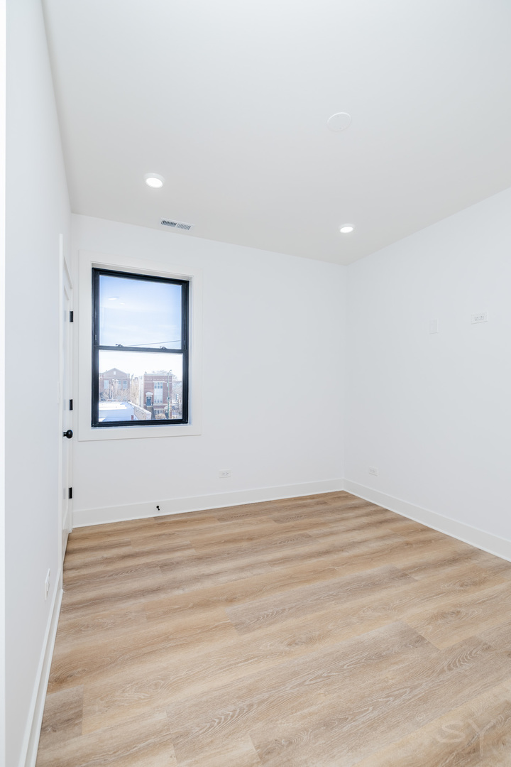 3327 West Division Street Chicago, IL 60651 - Photo 11 of 26