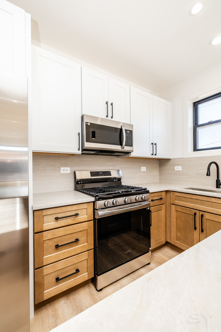 3327 West Division Street Chicago, IL 60651 - Photo 6 of 26