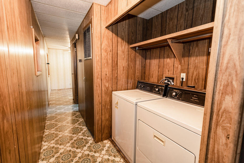60153 Navajo Road Bend, OR 97702 - Photo 15 of 20 Hallway