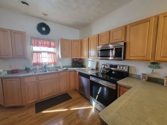 $199,900 | 827 Sutherland Avenue, Janesville, WI 53545