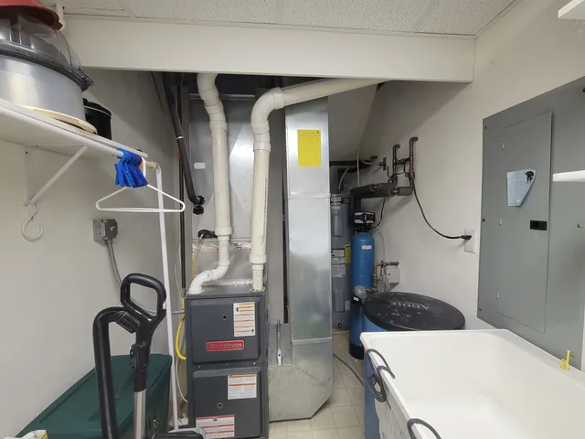 $199,900 | 827 Sutherland Avenue, Janesville, WI 53545