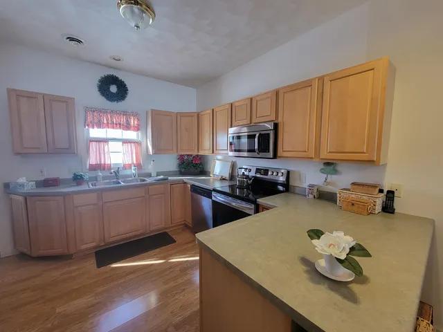 $199,900 | 827 Sutherland Avenue, Janesville, WI 53545