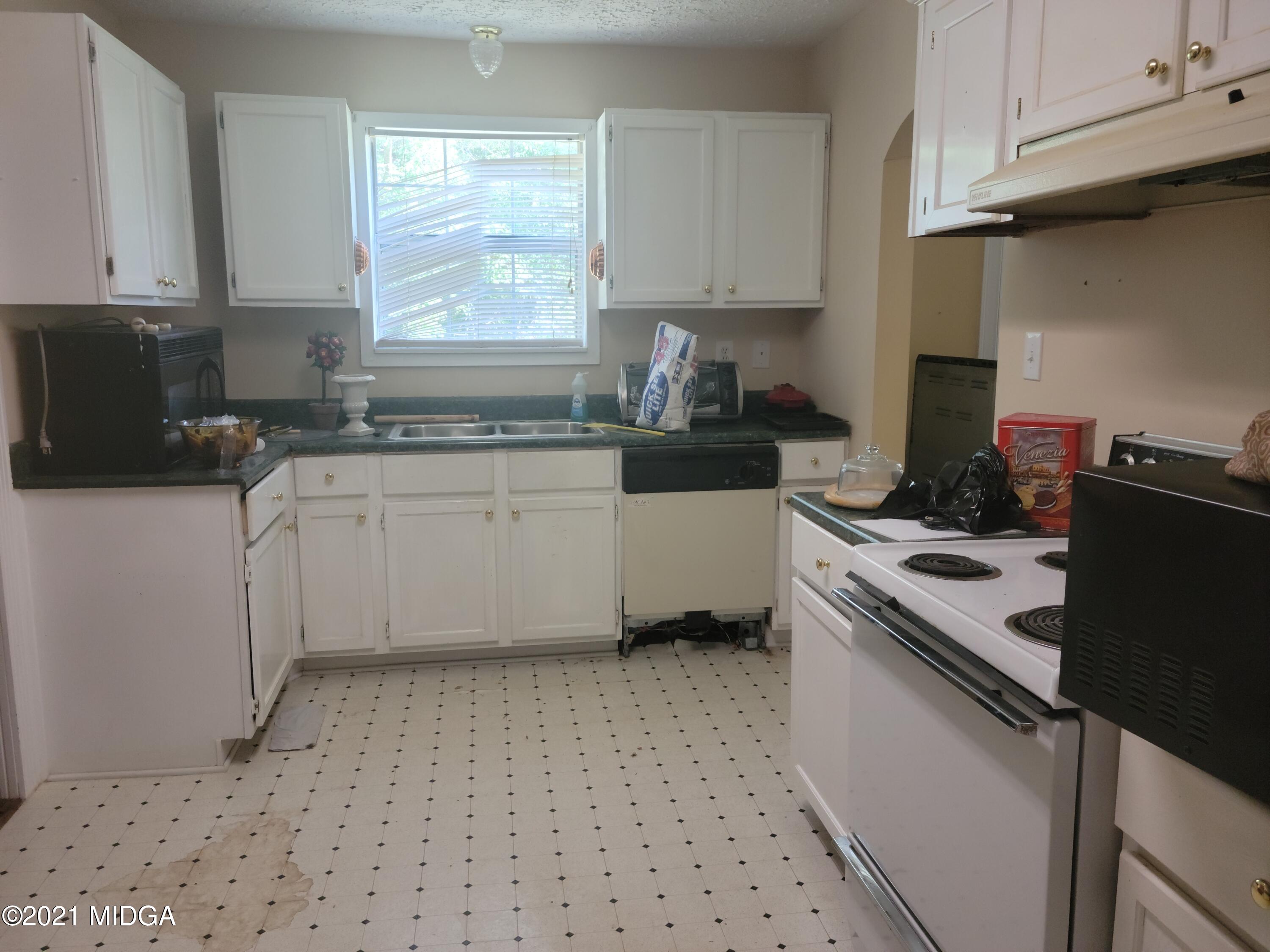 129 Reed Clark Road Dry Branch, GA 31020 - Photo 9 of 28 Reed Clark kitchen 2