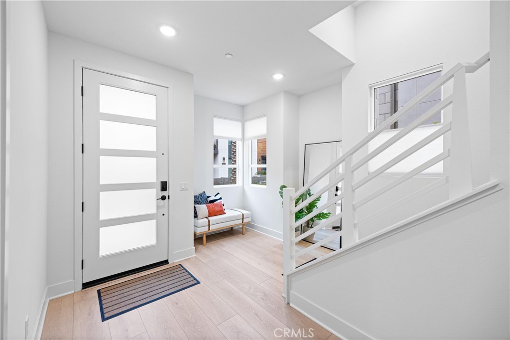 2132 Skylar Place Tustin, CA 92782 - Photo 3 of 34 Entryway