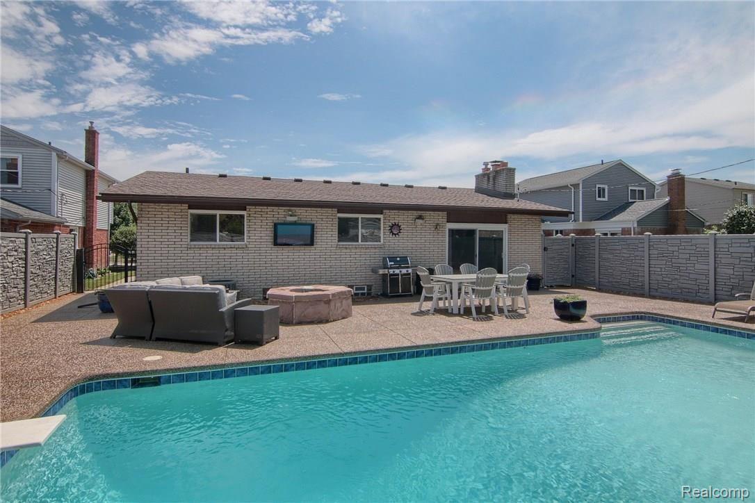 4764 Hillcrest Road Trenton, MI 48183 - Photo 5 of 31 In-Ground_Pool_ll.jpg