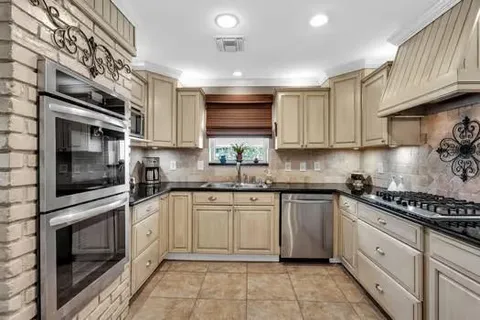 $385,000 | 4450 Lennox Boulevard, New Orleans, LA 70131