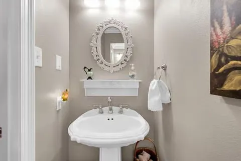 $385,000 | 4450 Lennox Boulevard, New Orleans, LA 70131