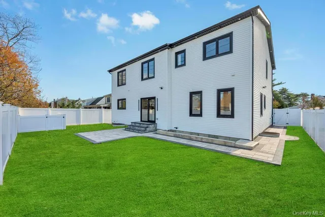 $1,589,999 | 41 Coachman Lane, Levittown, NY 11756