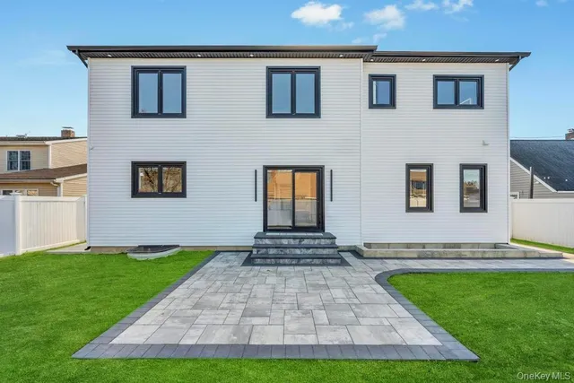 $1,589,999 | 41 Coachman Lane, Levittown, NY 11756