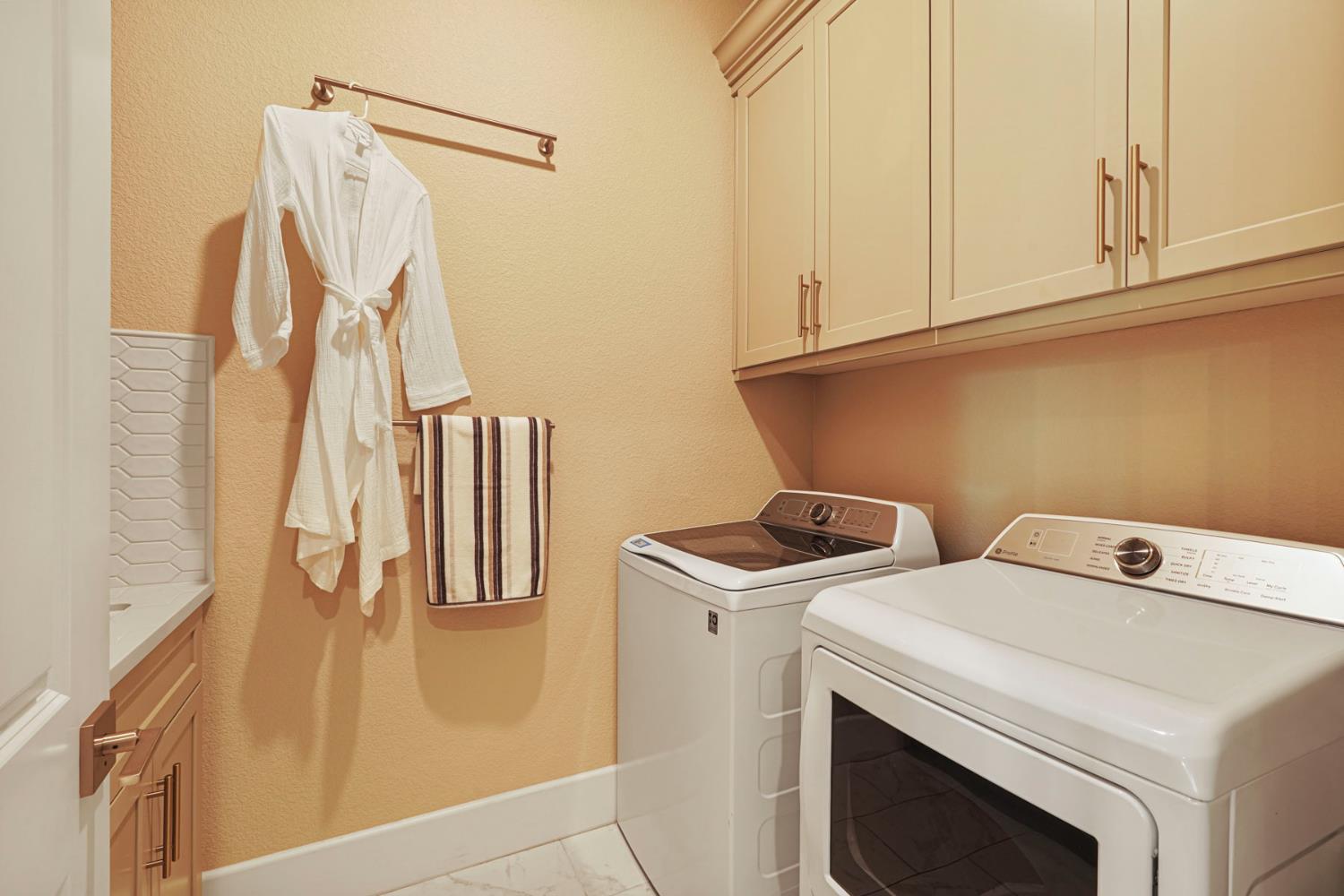 2931 Concerto Court Lodi, CA 95242 - Photo 24 of 54 a utility room with dryer and washer