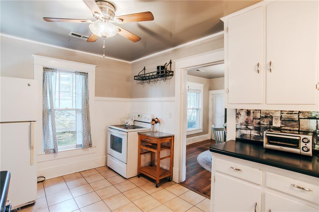 1313 Prescott Place High Point, NC 27262 - Photo 11 of 25