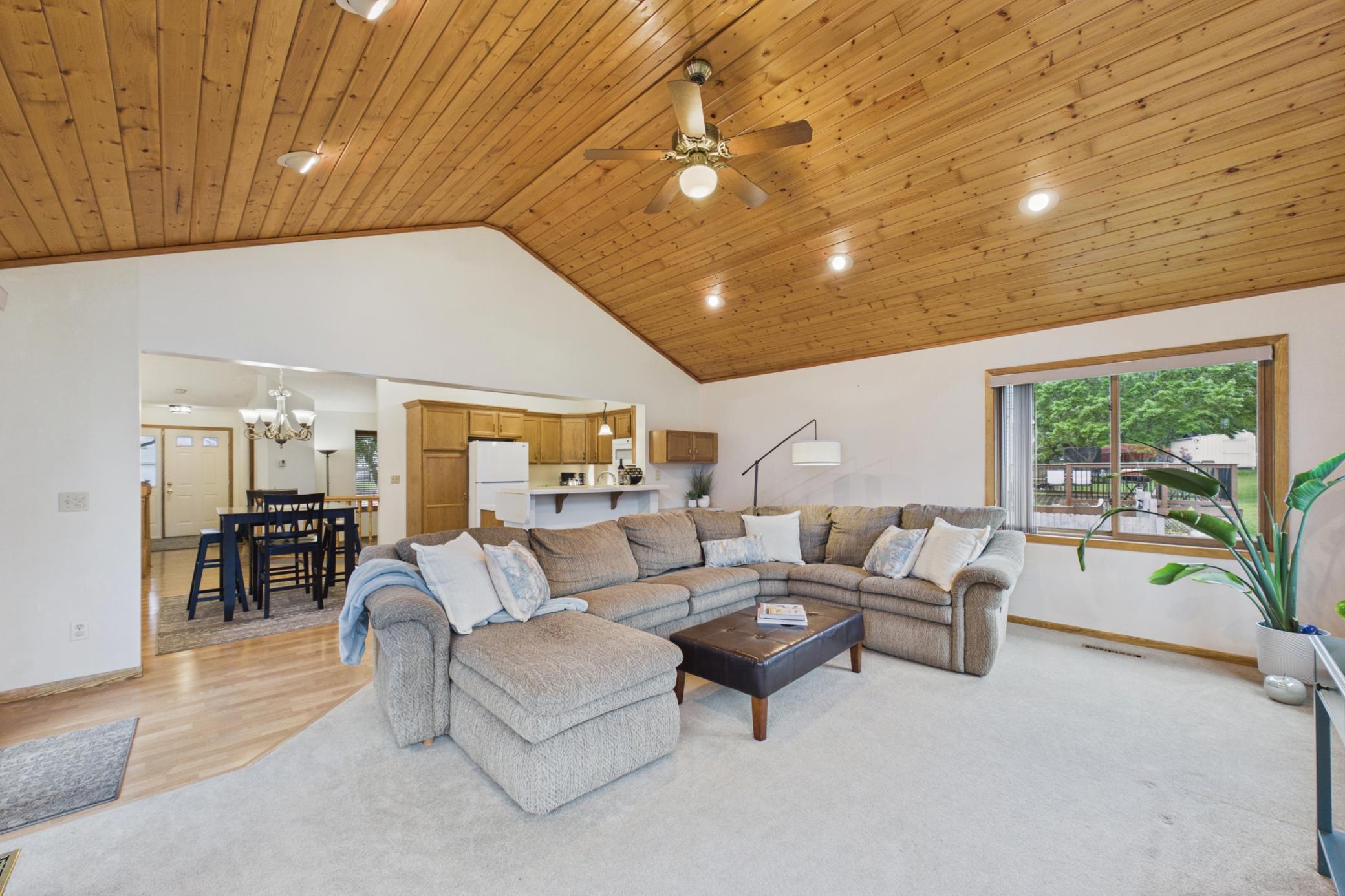 9176 Sierra Road Woodbury, MN 55125 - Photo 4 of 36