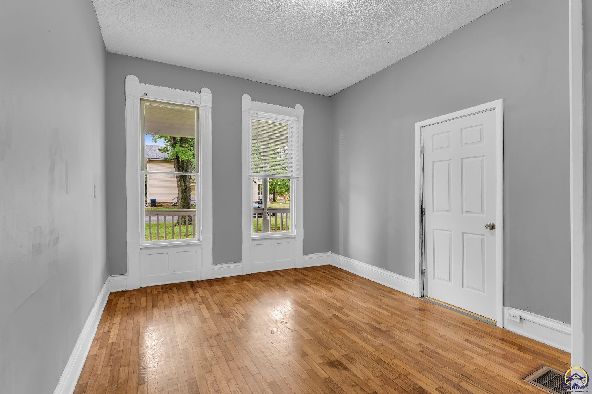 731 Southwest Lincoln Street Topeka, KS 66606 - Photo 13 of 28